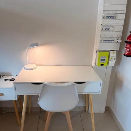 Le Cocon Parisien Netflix Parking *